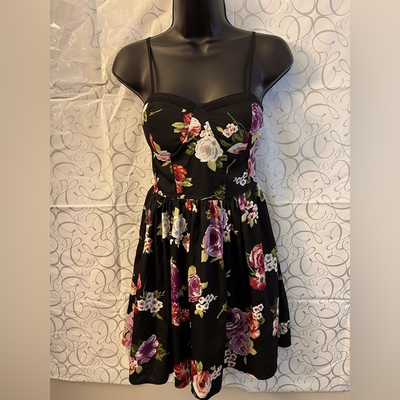 ✨Flirty Mini Dress ✨ - Picture 5 of 6